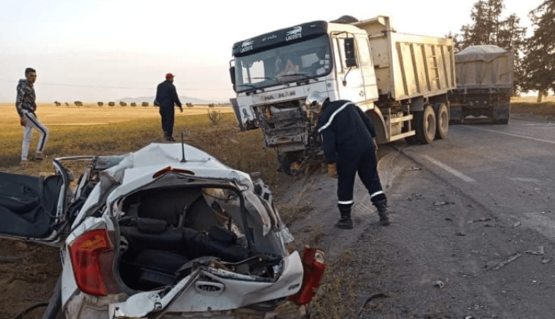 وفاة شخصين في حادث إصطدام بين سيارة وشاحنة بسيدي بلعباس