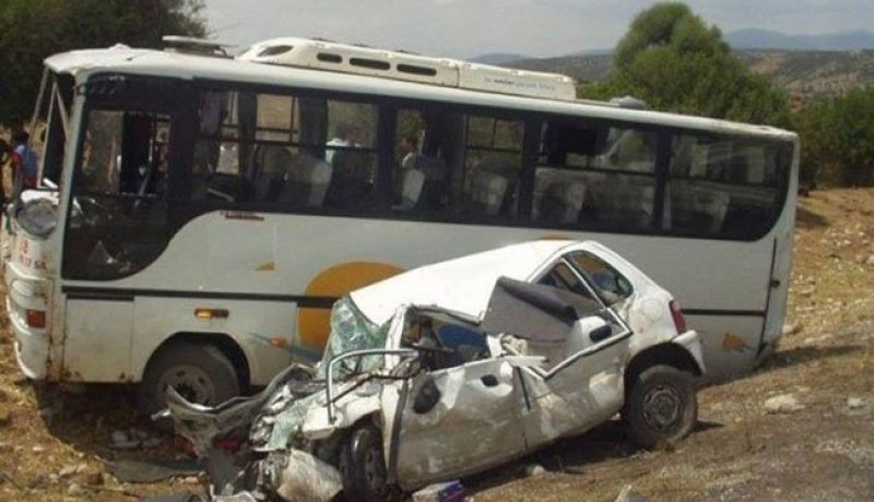 وفاة 3 أشخاص وإصابة 131 آخر في حوادث مرور نهاية الأسبوع