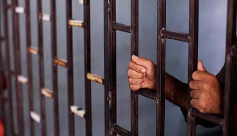 حبس صاحب الحافلة المجنونة الذي حطم 3 حواجز أمنية بطريقة جنونية