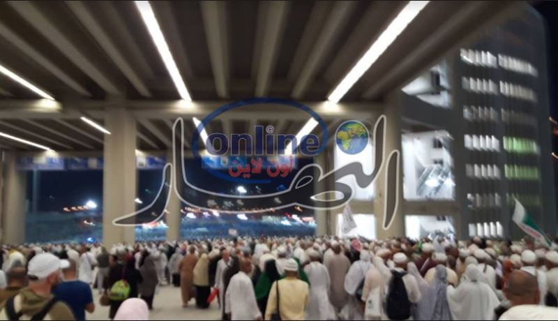 حجّاج بيت الله الحرام يُواصلون رمي الجمرات