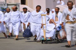 حجاج بيت الله الحرام يتوافدون إلى مشعر منى لقضاء يوم التروية