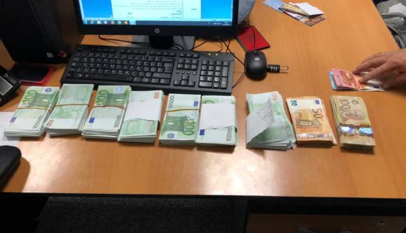 توقيف جزائري بحوزته 70 ألف أورو و10 آلاف دولار كندي بمطار هواري بومدين