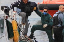 إيطاليا توقف 25 “حراﭬا” من بينهم إمرأة قالت أنهم جزائريون