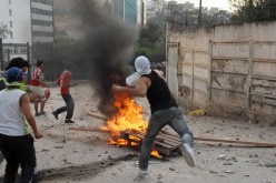 علاقة غرامية تُشعل حرب عصابات بين الأحياء وتحرق “برّاكةّ” بجبل “كوكو”