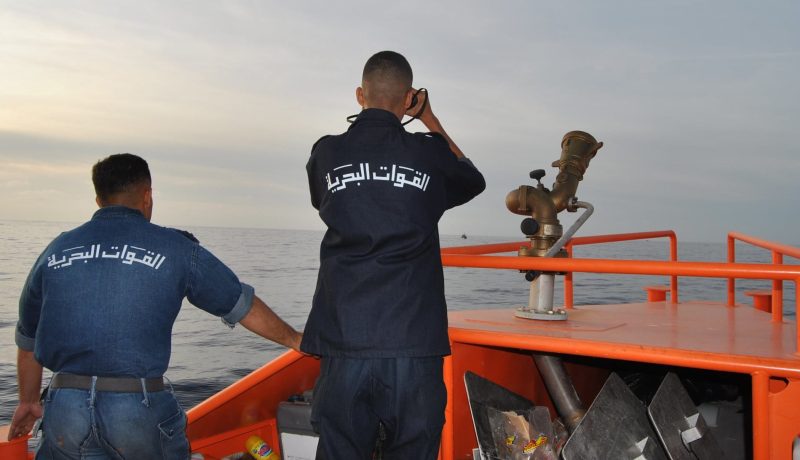 حرس السواحل لوهران ينقذون 3 حراقة من الغرق بعرض بحر بوزجار