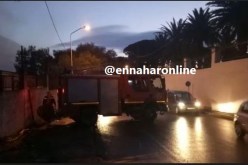 بالفيديو.. نشوب حريق بشاليهات تابعة للمدرسة العليا للإدارة بحيدرة