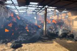 بالصور.. حريق في مخزن للتبن باولاد يوسف في تيسمسيلت