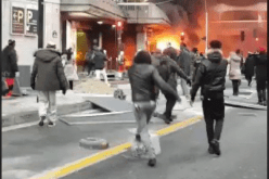 بالفيديو.. حريق مُفتعل بالقرب من إحدى أكبر محطات القطار في باريس