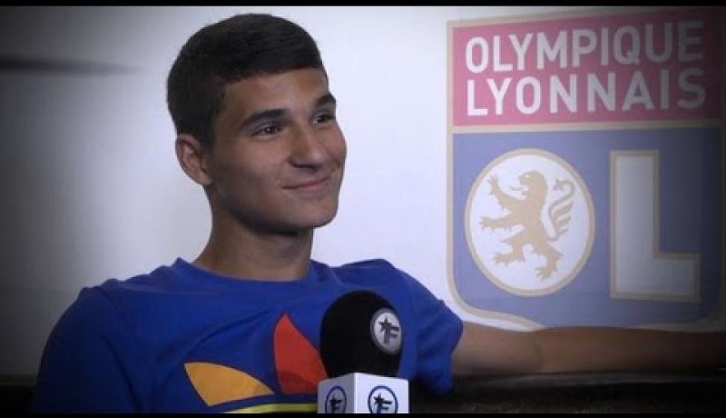 خير الدين زطشي يعمل على إقناع حسام عوار بتقمص ألوان الخضر