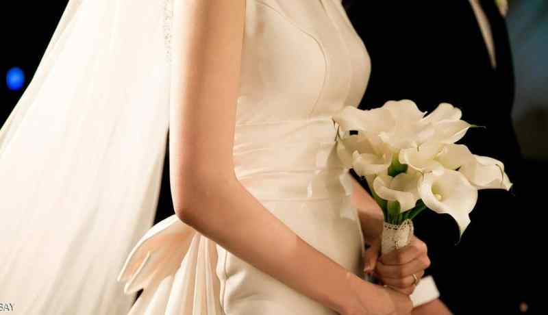 حسناء عنابية تعدك بحياة وردية.. تقبل بالتعدد برجل لا يتجاوز الخمسين