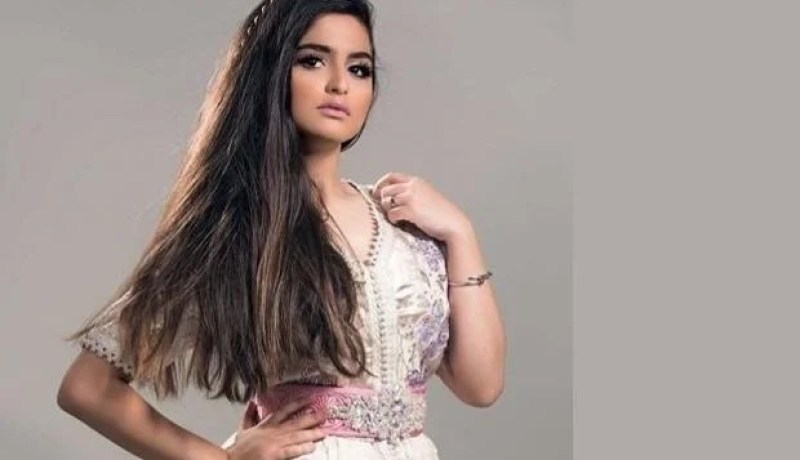 صور حلا التّرك على الأحذيّة.. هل هي محاولة لتشويهها