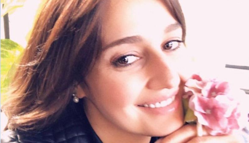 بالصورة..حلا شيحة تعود لإرتداء الحجاب