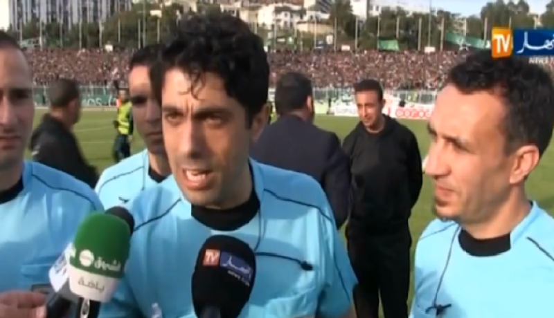 مسؤولو السنافر والكناري يكرمان الحكم حلالشي  