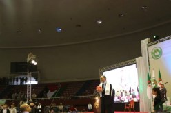 بالصور.. مقري يوزع الورود في المؤتمر الإستثنائي السابع لحمس