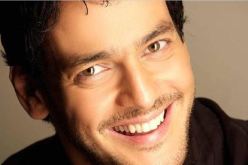 خالد أبو النجا للجزائريين : “قلوبنا معكم.. أنتم السابقون ونحن اللاحقون”