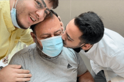 شاهد.. لحظات مؤثرة لخروج خالد مقداد من المستشفى ولقائه بأبنائه