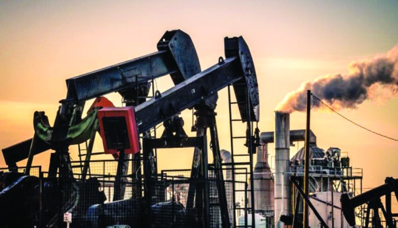 أسعار النفط ترتفع مع إنخفاض مخزونات الخام الأمريكية