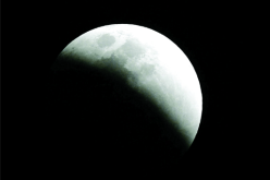 حدثان فلكيان نادران يشاهدهما العالم الشهر المقبل