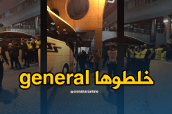 بالفيديو.. أنْصار الخُضر يثورُون أمَام حافِلة المُنتخب الوطني بالنمْسا !