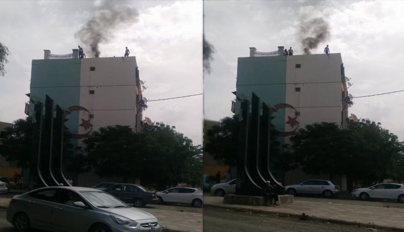 بالفيديو.. محاولة إنتحار جماعي وغلق الطريق إحتجاجا على السكن بخميس مليانة