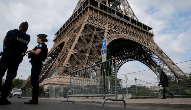 ارتفاع  حصيلة هجوم  باريس إلى قتيلين وجريح.. وداعش يتبنى