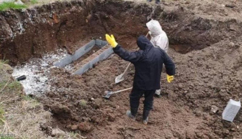 هكذا يتم دفن جثامين المتوفين بفيروس كورونا