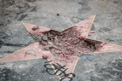 تدمير نجمة ترامب في ممر المشاهير بهوليوود