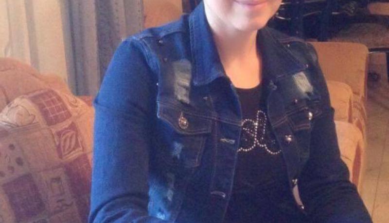 الإعلامية “ليزا ديوب” تنشر صورها وهي حليقة الشعر