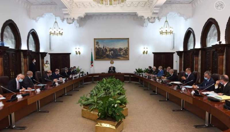 رئيس الجمهورية يأمر بالتوسع في التحقيق في إنتشار كورونا بكل الولايات لمحاصرته والقضاء عليه