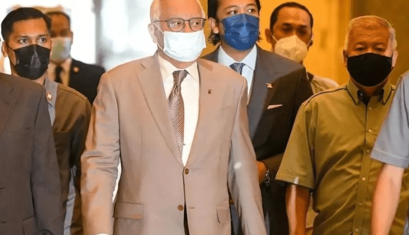 رئيس الوزراء الماليزي السابق “نجيب رزاق” يمثل أمام محكمة الإستئناف