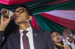 رئيس مدغشقر يعلن التوصل لعلاج لفيروس كورونا ويجربه بنفسه