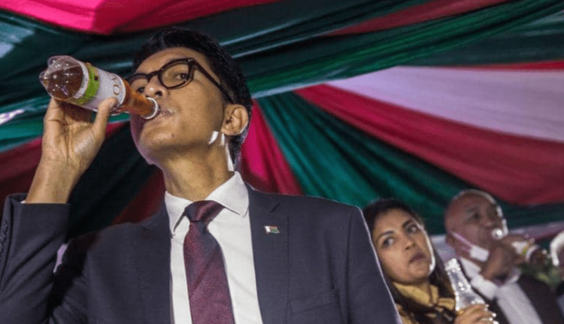 رئيس مدغشقر يعلن التوصل لعلاج لفيروس كورونا ويجربه بنفسه