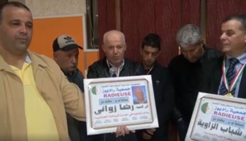 بالفيديو.. جمعية راديوز تكرّم فريق شباب الزاوية ومدرّبها رضا زوّاني !