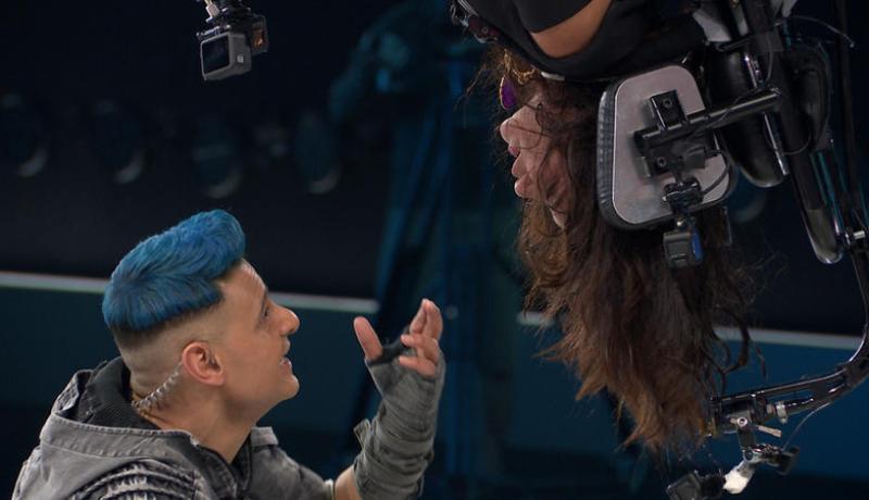 اتهام رامز جلال بالتحريض على العنف والتعذيب ومُطالبة بوقف برنامجه