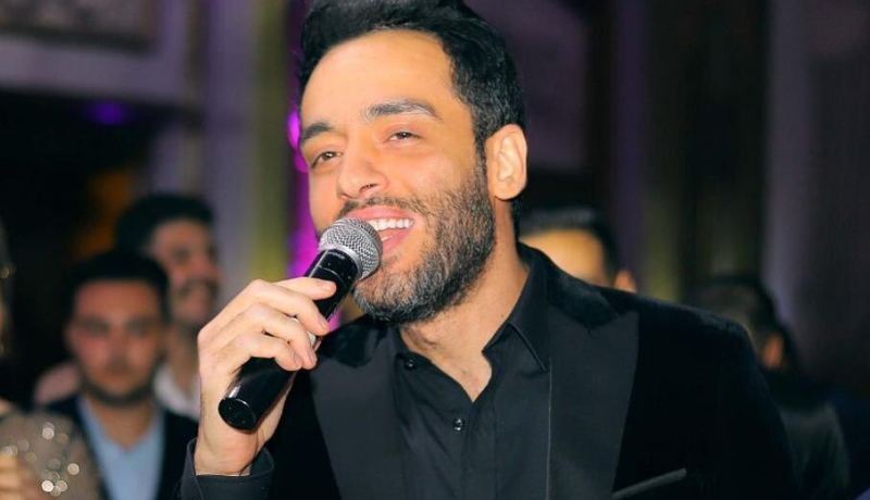 مطرب مصري يعلن إصابته بالبهاق ويسأل جمهوره: تقبلوني بيه ولا أعتزل!