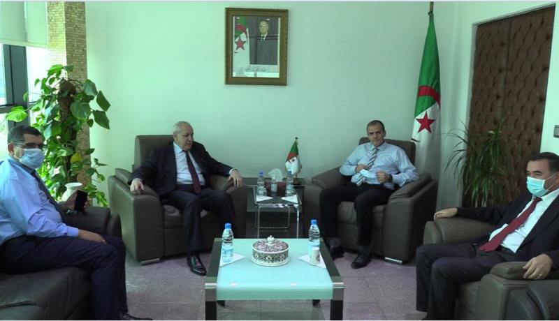 بالصور.. رزيق وبكاي يستقبلان سفير الجزائر بفرنسا