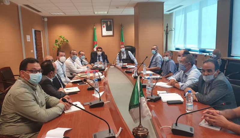 رزيق وبكاي يجتمعان بمنتجي ومستوردي المستلزمات والأدوات المدرسية