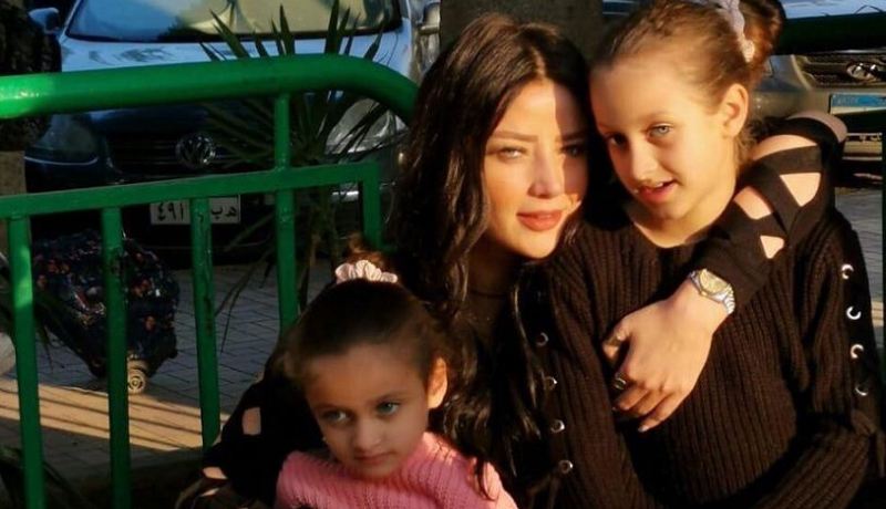 بالفيديو.. كلمات عفوية لإبنة رضوى الشربيني تضع والدتها في مأزق