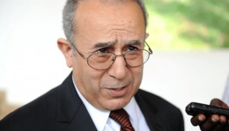 رمطان لعمامرة يواصل مشاوراته لحلّ أزمة جزر القمر