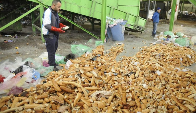 نات كوم: جمع 65 طن من الخبز بـ26 بلدية بالعاصمة خلال رمضان