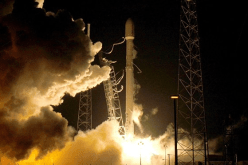 روسيا تطلق صاروخا ثقيلا يحمل قمرا صناعيا عسكريا