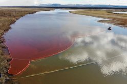 بالفيديو.. كارثة بيئية في روسيا وُصفت بالأسوأ في القطب الشمالي وبوتين يُعلن الطوارئ