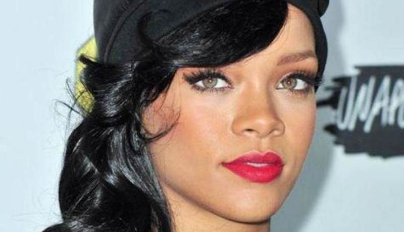 بالصور.. ريهانا تزور السعودية