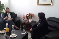 بالصور.. زرواطي تستقبل المحافظة البريطانية المكلفة بالتجارة في إفريقيا