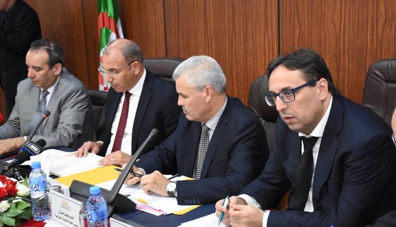 بالصور.. زعلان يعرض مشروع ميزانية قطاعه امام لجنة المالية بالمجلس الشعبي الوطني