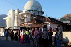 مقتل 13 شخصا في زلزال مدمر باندونسيا