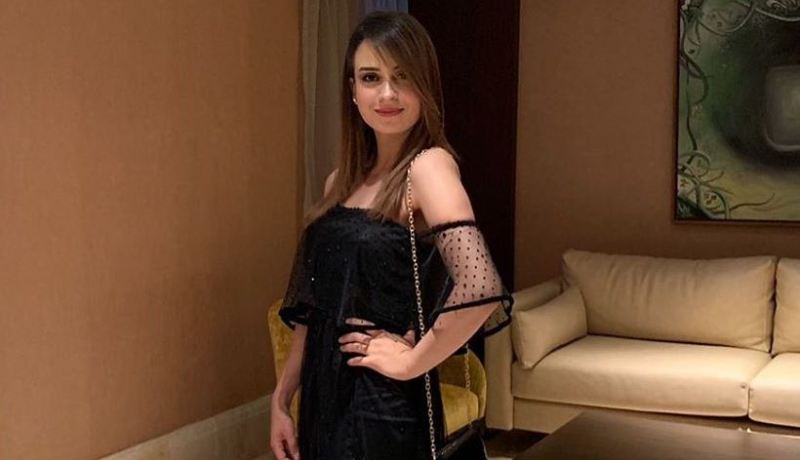 تكريم سارة لعلامة في المهرجان العربي للإذاعة والتلفزيون بتونس