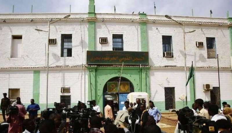 تفاصيل زنزانة عمر البشير… تكييف وتلفزيون وأشياء أخرى!