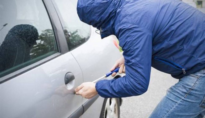 مجهول  يسرق سيارة بالسوق الأسبوعي لبلدية مدريسة بتيارت