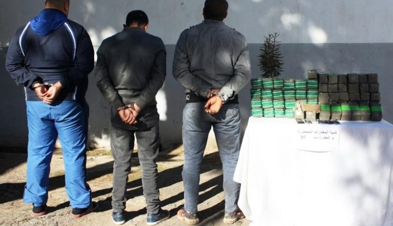 إحباط تهريب نحو 90 كلغ كيف بحوزة 3 مهربين بمسمكة وهران